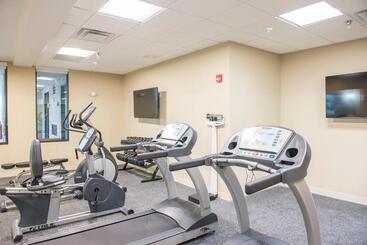 هتل Candlewood Suites Fargo South Medical Center By Ihg