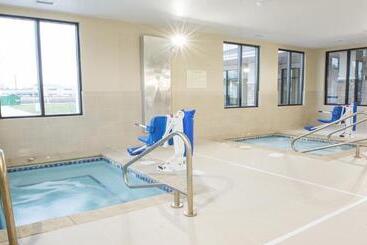 هتل Candlewood Suites Fargo South  Medical Center By Ihg