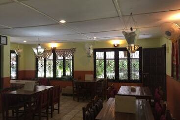 هتل Chautari Garden Resort