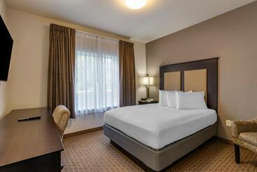 هتل Stay Over Suites   Fort Gregg Adams Area