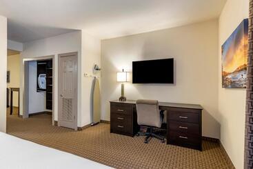 هتل Stay Over Suites   Fort Gregg Adams Area