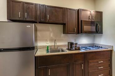 هتل Stay Over Suites   Fort Gregg Adams Area