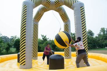 هتل The Roar Resort