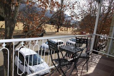 پانسیون Red Mountain House