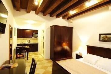 Sunce Palace Apartments With Free Offsite Parking