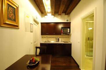 Sunce Palace Apartments With Free Offsite Parking