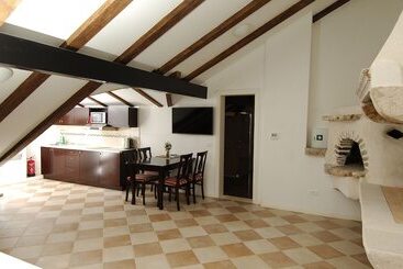 Sunce Palace Apartments With Free Offsite Parking