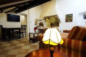 Sunce Palace Apartments With Free Offsite Parking