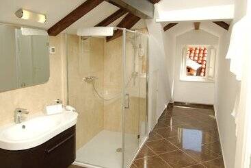 Sunce Palace Apartments With Free Offsite Parking
