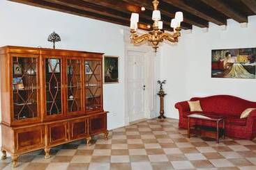 Sunce Palace Apartments With Free Offsite Parking