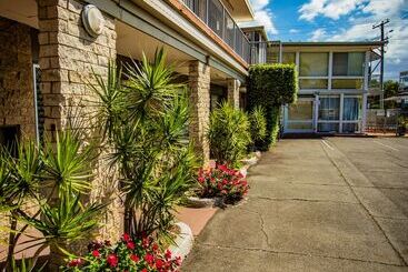 Tropicana Motel