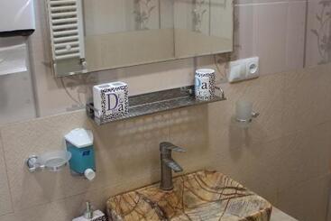تختخواب و صبحانه Guesthouse Levani
