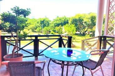 تختخواب و صبحانه Kenting Hemingway