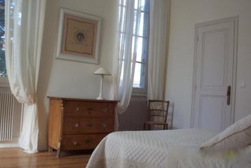 تختخواب و صبحانه Les Cèdres Chambres D Hôtes