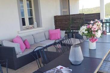 تختخواب و صبحانه Maison Bella Vista