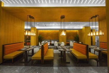 هتل Hilton Garden Inn Guiyang Yunyan