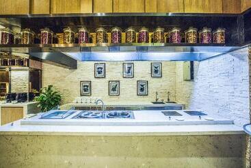 هتل Hilton Garden Inn Guiyang Yunyan