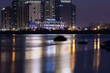 هتل Hilton Quanzhou Riverside