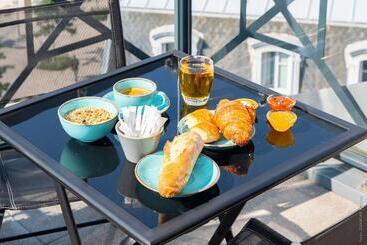 هتل Versailles Chantiers