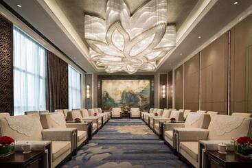 هتل Wanda Realm Yiwu