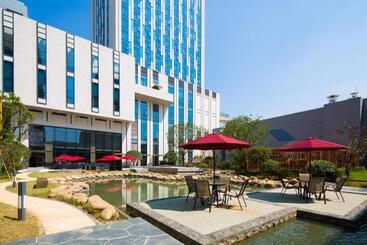 هتل Wanda Realm Yiwu