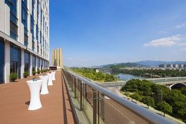 هتل Wanda Realm Yiwu