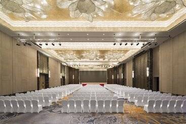 هتل Wanda Realm Yiwu