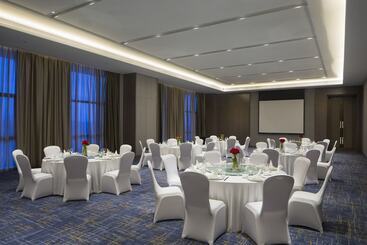 هتل Wanda Realm Yiwu