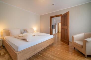 ホテル Weingut  Moselloreley