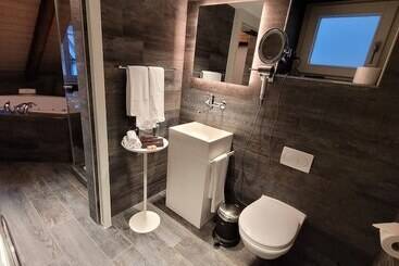 Le Bijou Lintheschergasse 23 Zurich Hb