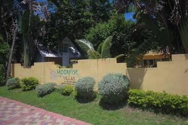 Moonrisevillas