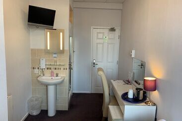پانسیون Austins Self Service Guest House