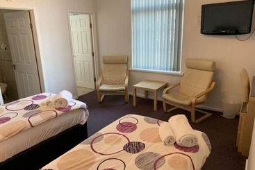 پانسیون Austins Self Service Guest House