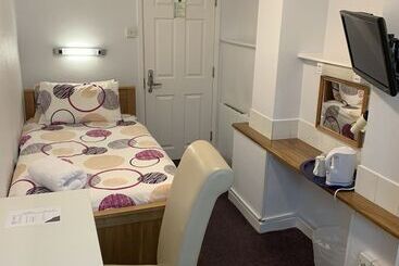 پانسیون Austins Self Service Guest House