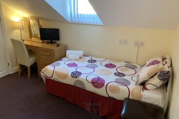 پانسیون Austins Self Service Guest House