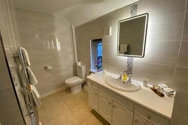 Trumbles Gatwick B&b
