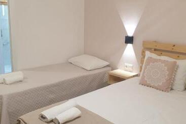 Apart Hotel Llazari