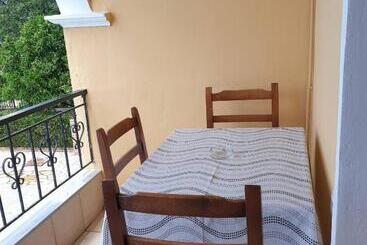Apart Hotel Llazari