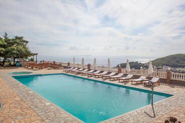 Apart Hotel Llazari