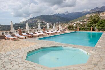 Apart Hotel Llazari