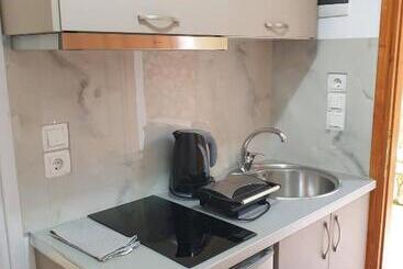 Apart Hotel Llazari
