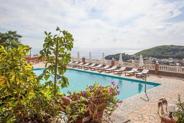 Apart Hotel Llazari