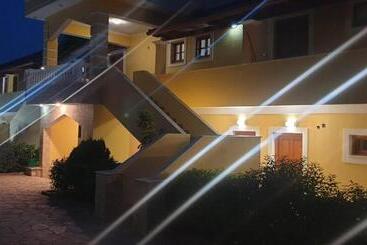 Apart Hotel Llazari