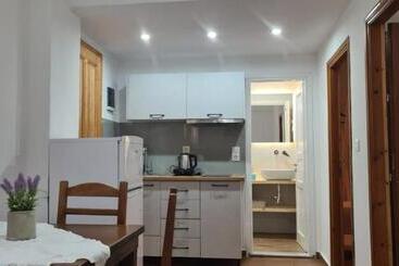 Apart Hotel Llazari