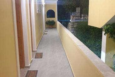 Apart Hotel Llazari