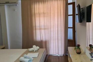 Apart Hotel Llazari
