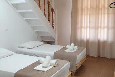Apart Hotel Llazari