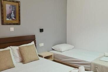 Apart Hotel Llazari