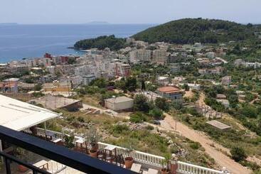 Apart Hotel Llazari