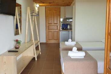 Apart Hotel Llazari